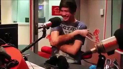 Ashton Irwin laughing so hard!