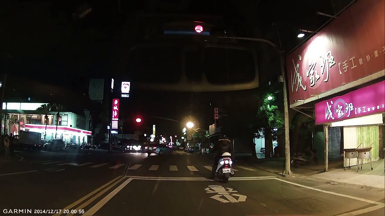 20141217 高雄本館路車禍