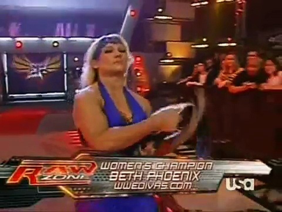 raw 31-12-07 beth phoenix vs melina vs mickie james - womens championship