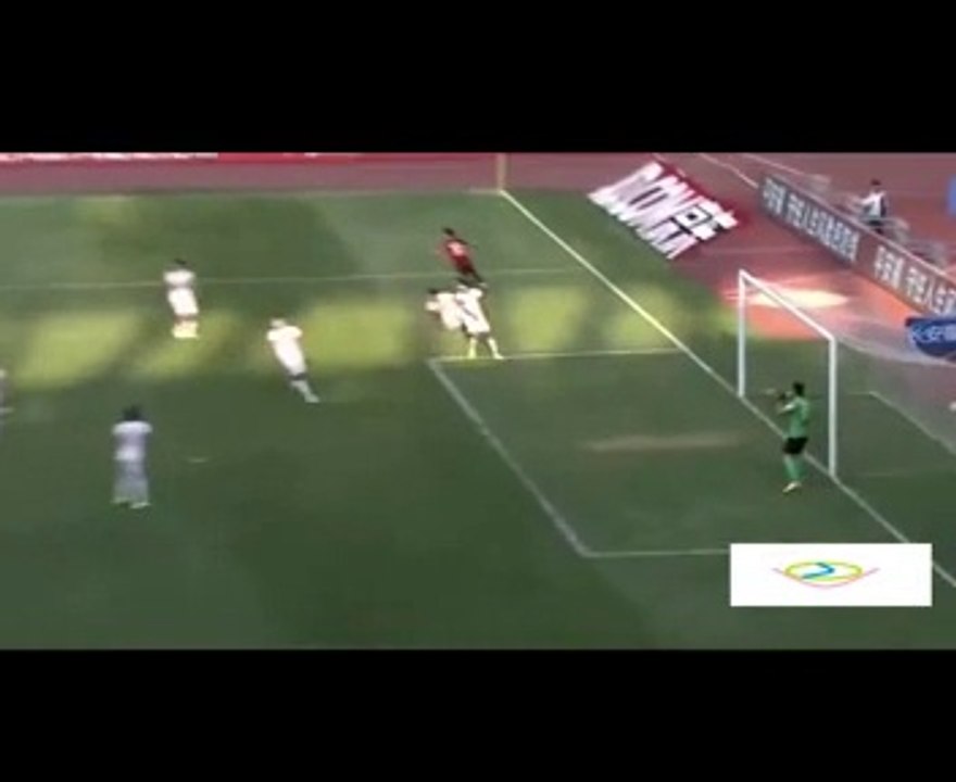 Goalkeeper drinking water misses the goal - Chinese goalkeeper concedes goal while drinking water_mpeg4