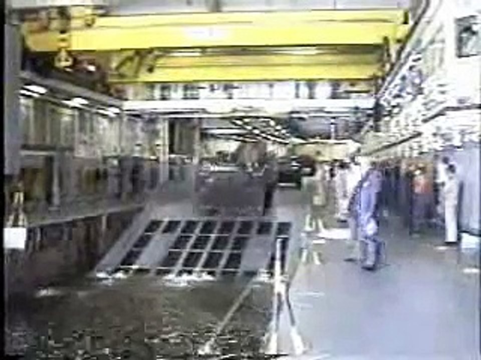 M113 AmphiGavins: Perfect-Size Amtracks by Sea or Air