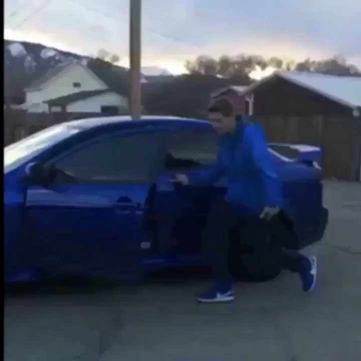 Grey Jones When flexin for girls goes wrong