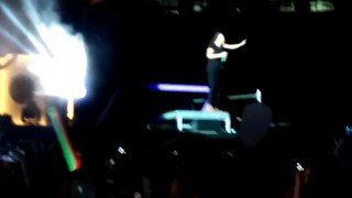 Harry Styles dancing to 