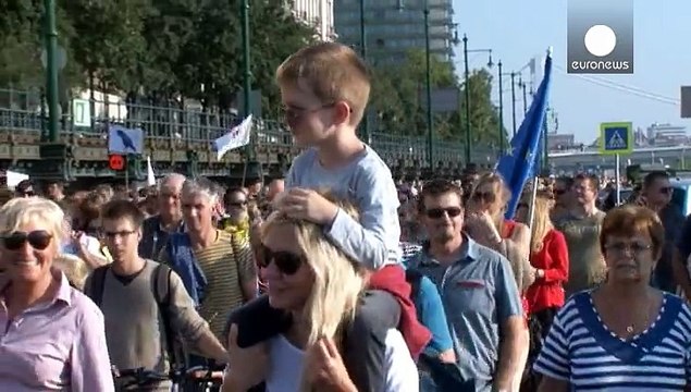A Budapest 10.000 in strada contro Orban e per esprimere solidarietà ai migranti