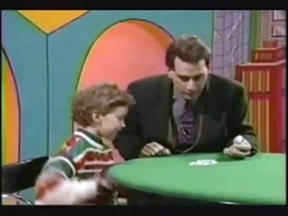 Un magicien grillé par un gamin en pleine émission de TV... Hilarant