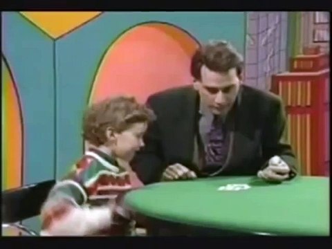 Un magicien grillé par un gamin en pleine émission de TV... Hilarant