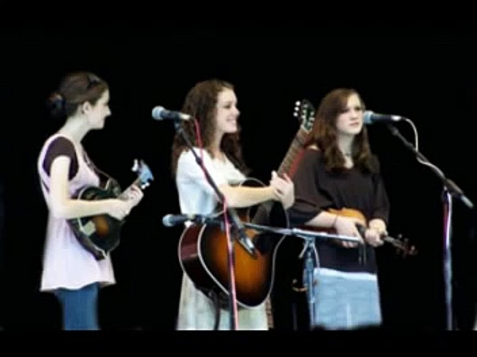 Peasall Sisters "Where no one stands alone" live