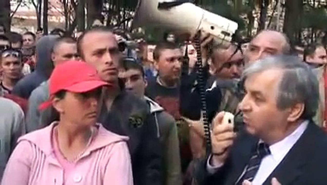 protestatarii cer eliberarea tinerilor reţinuţi de poliţie
