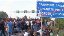 مئات اللاجئين عالقون على حدود صربيا مع المجر