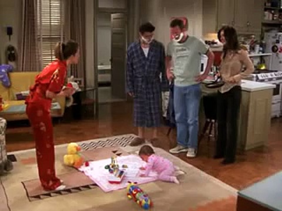 Escena inédita - Emma gateando