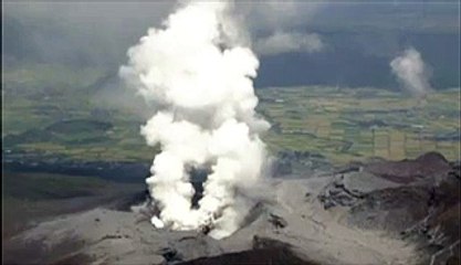 Eruption d'un volcan au Japon