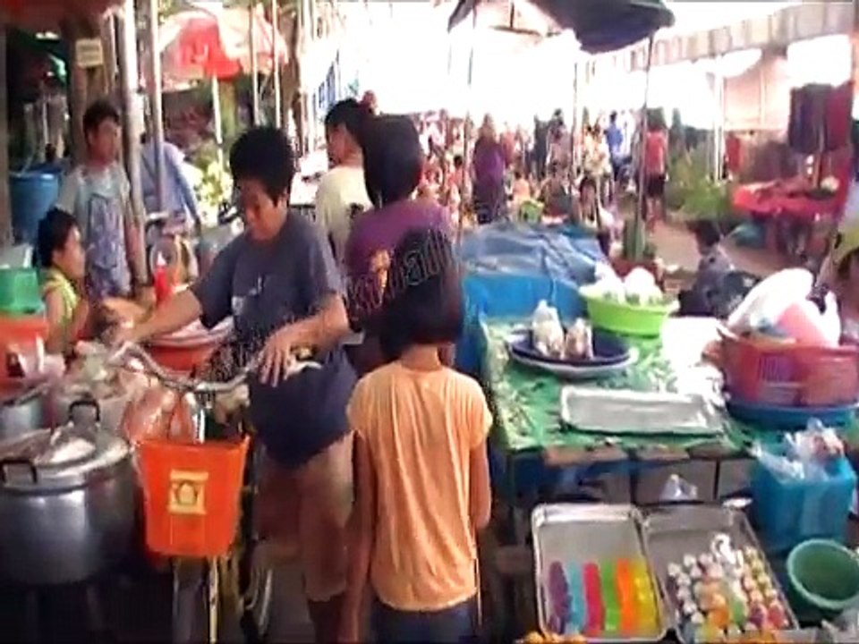 Laos Market In Nong Khai Part 2.mpg