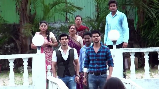 Meri Aashiqui Tum Se Hi- RV Saves Ishaani from Bomb Blast