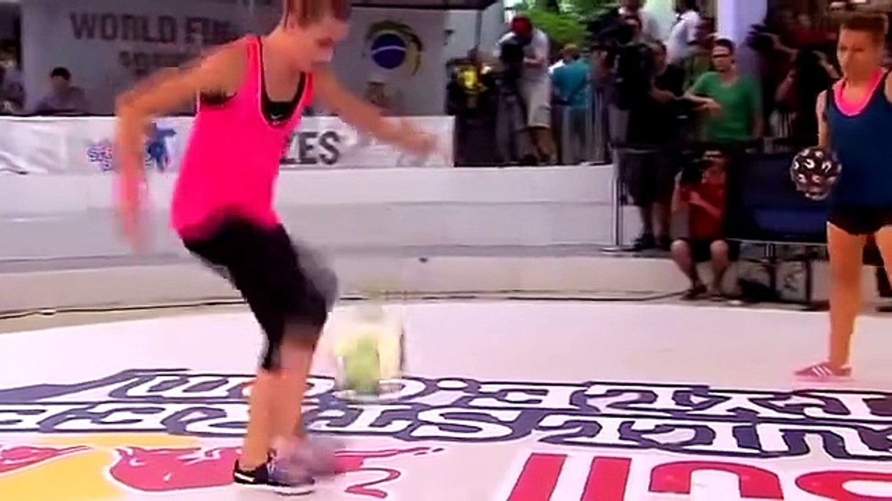 Football Skills by Sexy Girls HD
