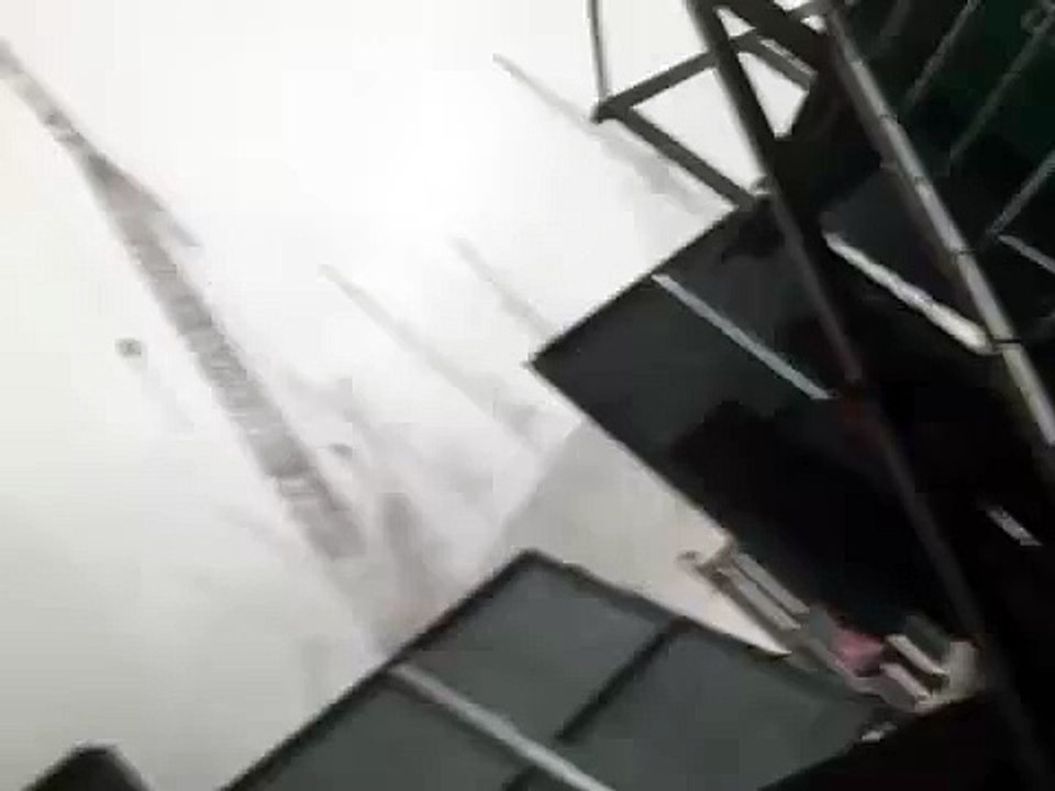 Crane falls in grand mosque makkah