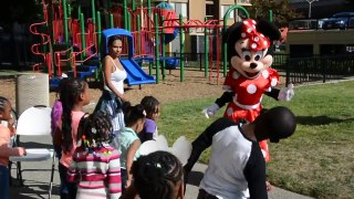Dancing watch me whip and nae nae (Minnie Mouse)