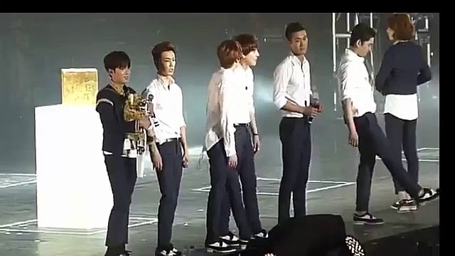 fancam SS6 Singapore Ryeowook Eunhyuk Donghae having fun with plush bag 150812