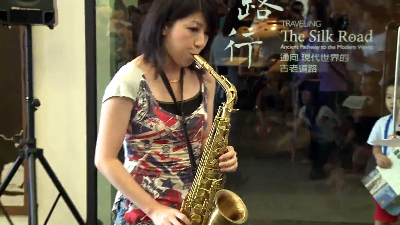 小林香織參觀絲路行特展