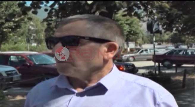 Qentë endacakë lëvizin lirshëm nëpër rrugët e Kukësit - Ora News- Lajmi i fundit-