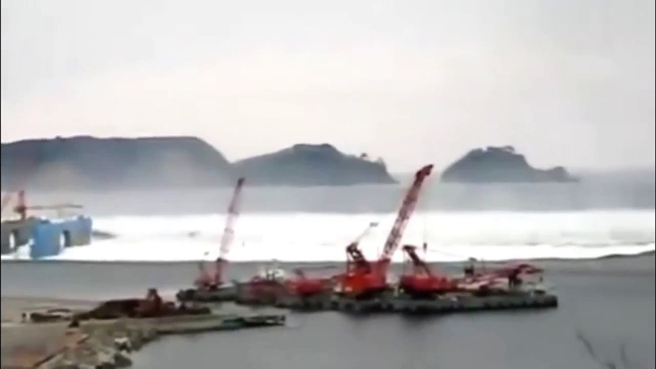 Ghost Caught in tsunami, Japan !! Real Ghost caught during TSUNAMI