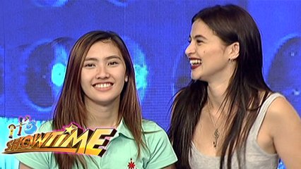 Скачать видео: It's Showtime: Pastillas Girl, in search for her Pastillas Boy