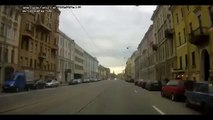Street crossing in Russian Style - Autounfall / ident de voiture / incidente d'auto