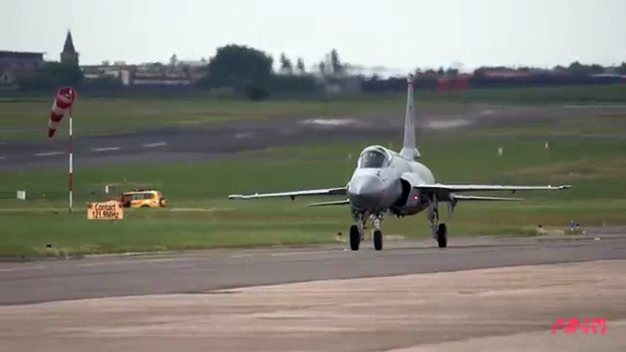 PACChengdu JF-17 Thunder Flies over Paris Air Show 2015 – AINtv Express