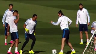 Gareth Bale amazing drag-back pass in Real Madrid training 2015