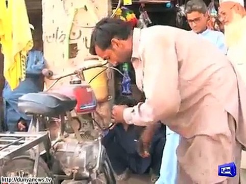 Peshawar.. Sharafat converted Cycle into motorcycle..