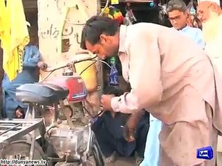 Peshawar.. Sharafat converted Cycle into motorcycle..