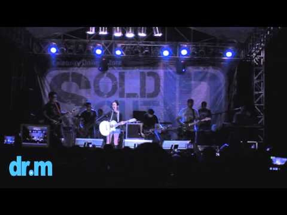 Ashilla - BIEB (Live Performance at SoldOutID Stage 2012)