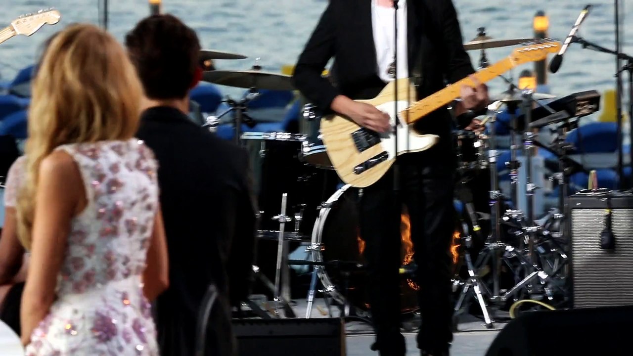 Cris-Cab sur le plateau du Grand Journal de Canal+