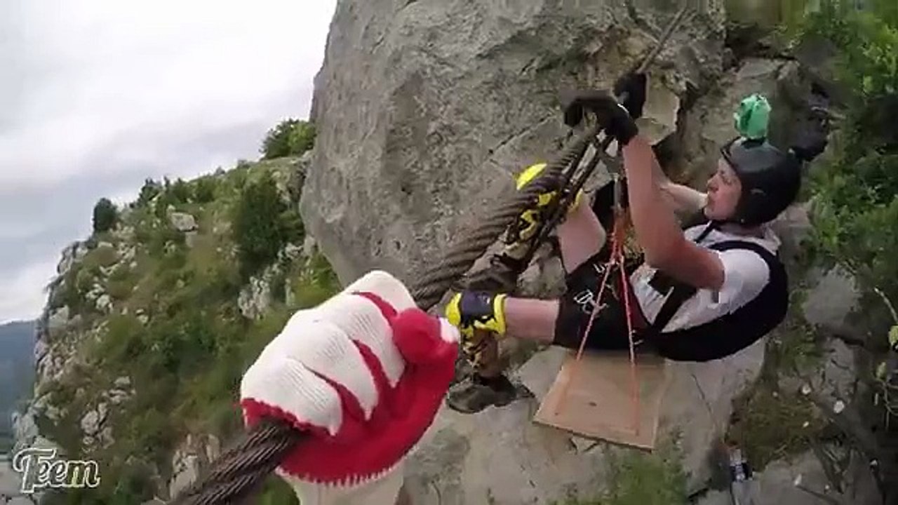 Base jump - Tyrolienne