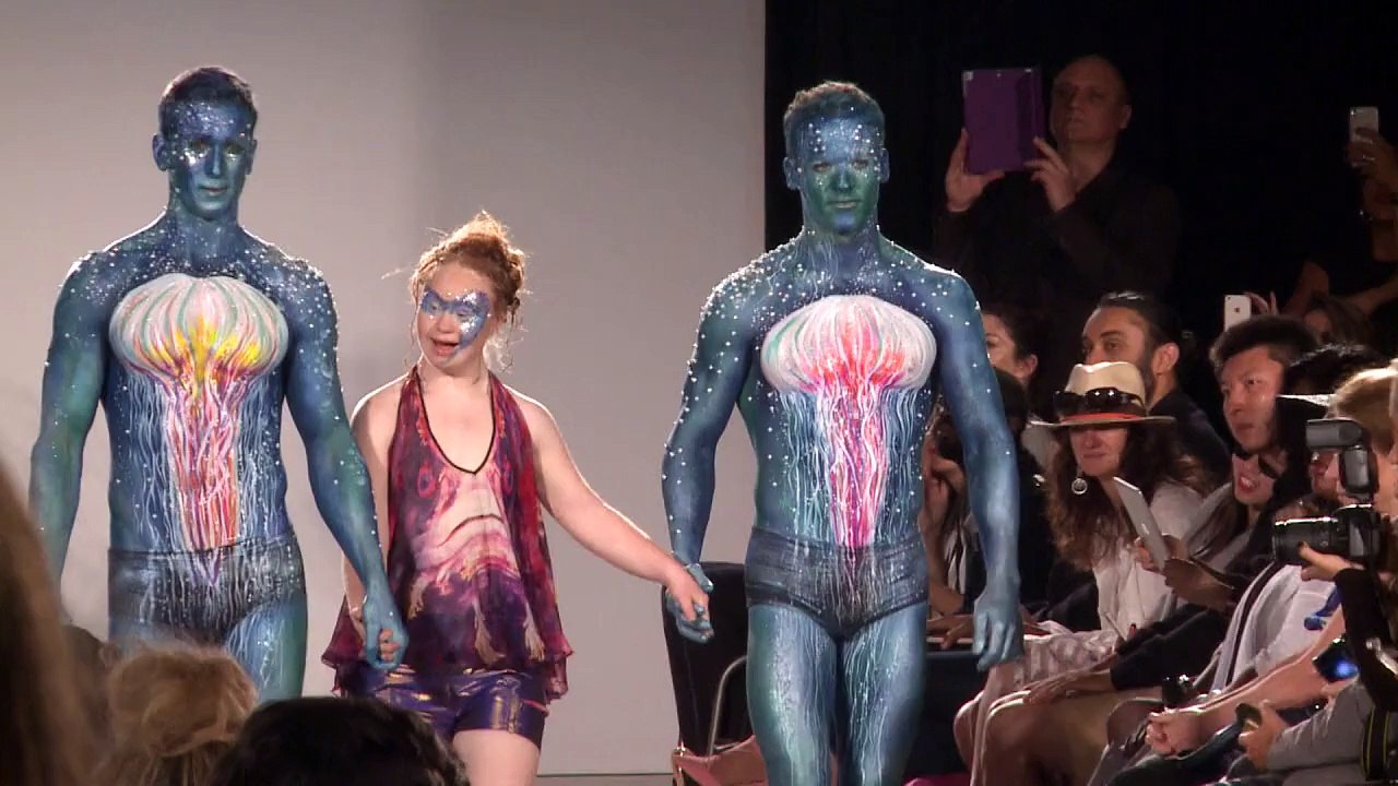 Model mit Down-Syndrom erobert den Catwalk