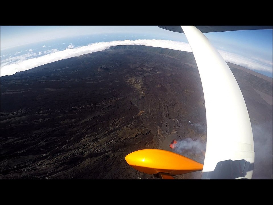 eruption piton de la fournaise vue aerienne
