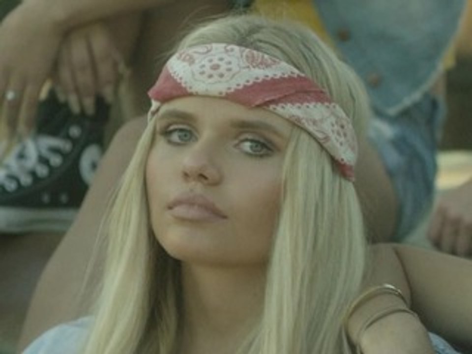 Alli Simpson feat. Jack and Jack - Roll ‘Em Up