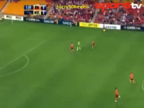 Harry Kewell ceza sahası dışından attı!