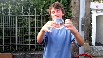 Niesamowite "żonglowanie" piłeczką