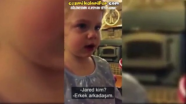 Ebeveynlerine Erkek Arkadaşı Olduğuna İkna Etmeye Çalışan Minik
