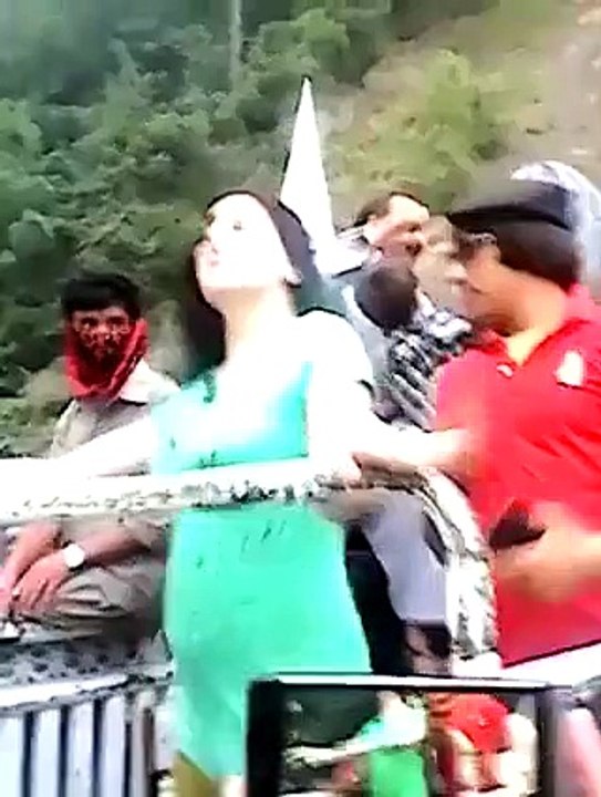 Panjabi Girl Hot Dance On The Road 2015 - Saraiki HD Songs