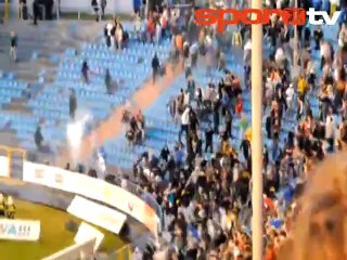 Ostrava-Prag maçında tribün fena karıştı!