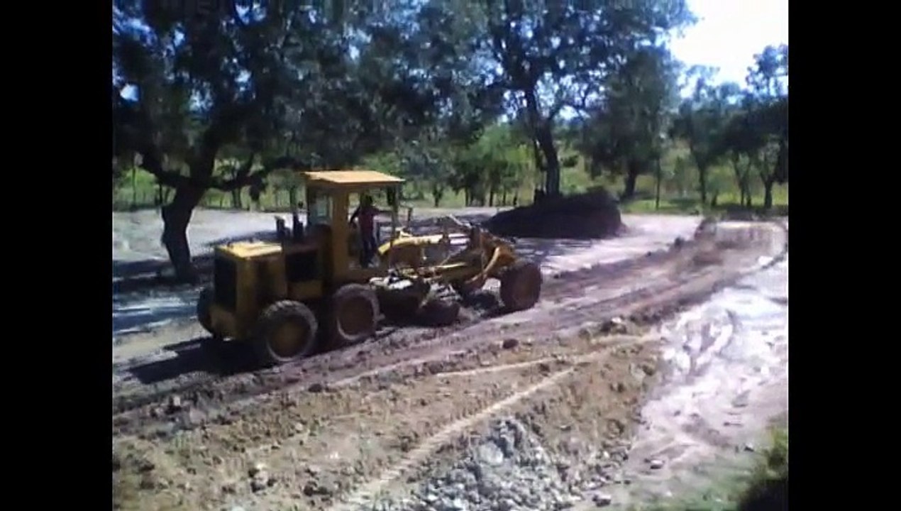 TRABAJANDO EN EL PARQUEO DE AV LEC