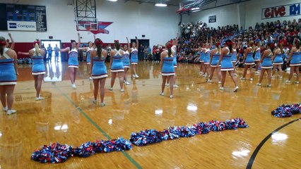 Des Cheerleaders rendent hommage aux victimes des attentats du 11 septembre.