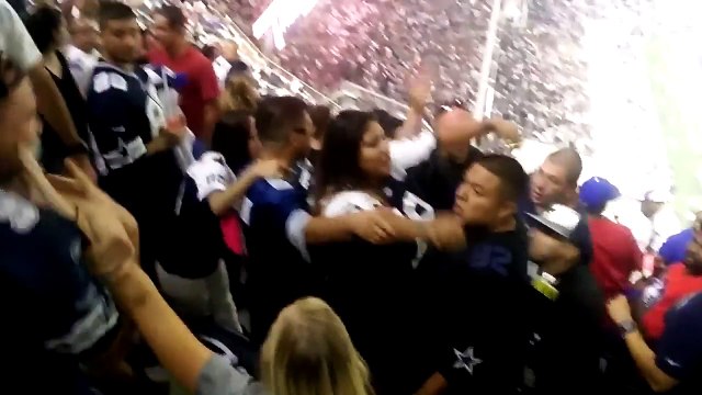 Une femme bourrée et agressive veut se battre dans les tribunes d'un match de NFL