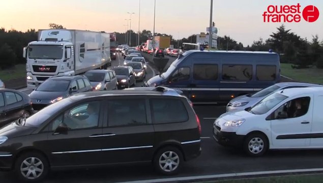 Les agriculteurs en colère s'invitent au Space de Rennes avec de gros bouchons à la clé