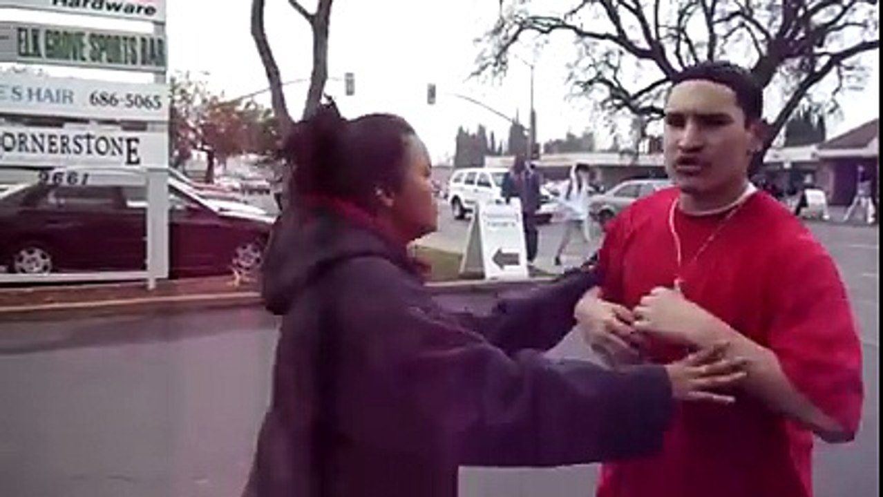 Pelea múltiple en el parkin