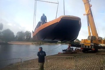 La mise à l'eau de la Bagatelle au Festival de Loire à Orléans