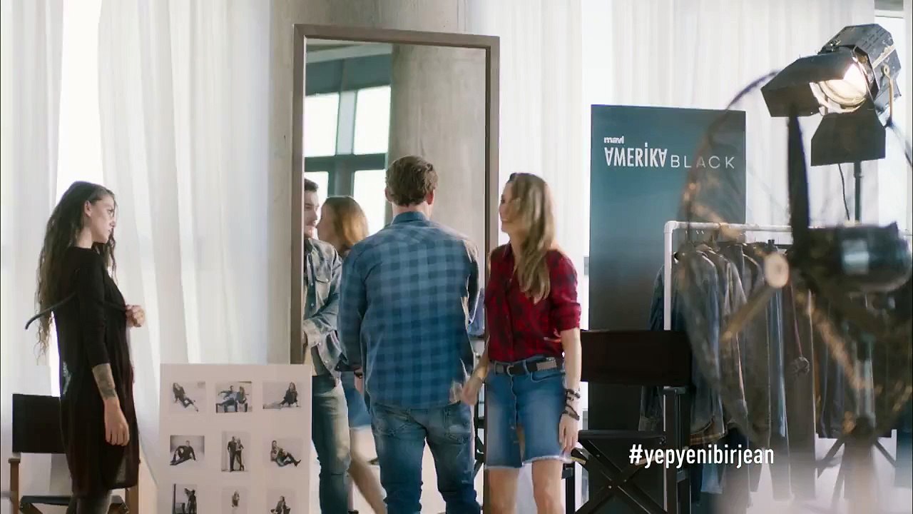 Mavi - Serenay Sarıkaya & Kerem Bürsin - Çok mu çok modayız