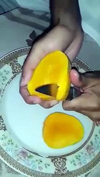 angrezon ki nai sazish amm k andar chip