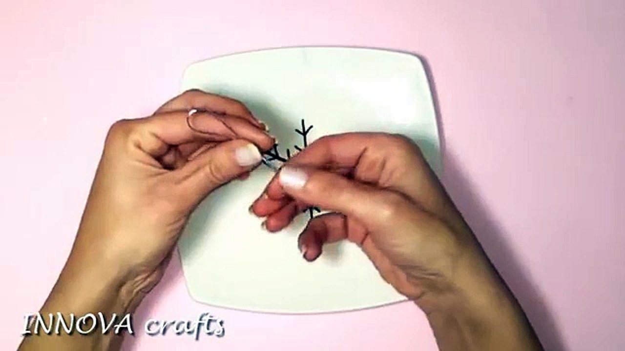 DIY Christmas crafts:  CHRISTMAS ORNAMENTS Snowflake - Innova Crafts